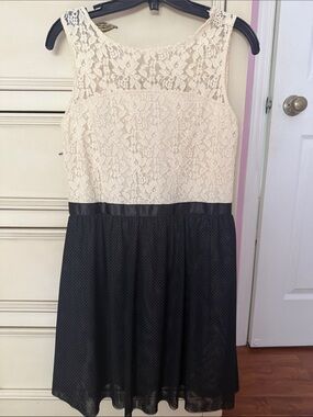 Frenchi Girls Party Dress Cream Lace Black Dot size Large
